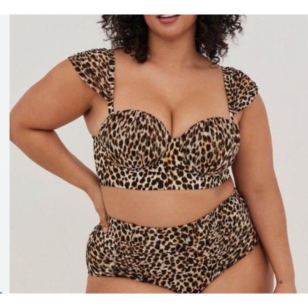 1-DD/DDD Torrid Woman’s Cheetah Bikini Underwire Swim Top